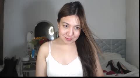 Snapshot of stellahugets chatting on 11-28-25, 08:55 Stella online show from 11-28-25, 08:55