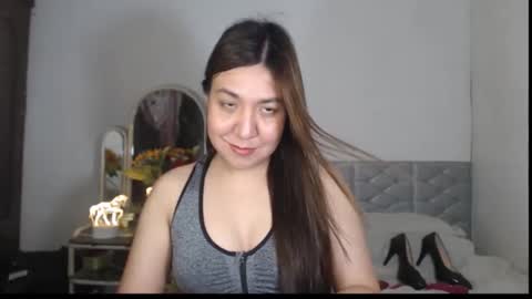 Snapshot of stellahugets chatting on 12-14-25, 08:46 Stella online show from 12-14-25, 08:46