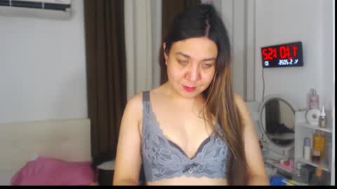 Snapshot of stellahugets chatting on 05-04-26, 03:02 Stella online show from 05-04-26, 03:02