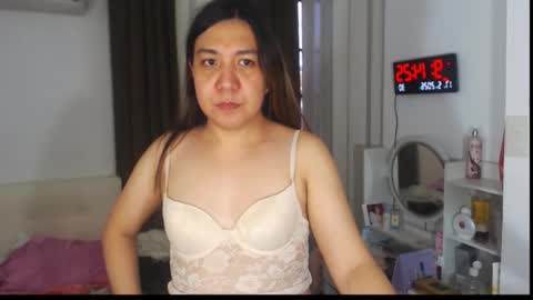 Snapshot of stellahugets chatting on 05-17-26, 01:14 Stella online show from 05-17-26, 01:14