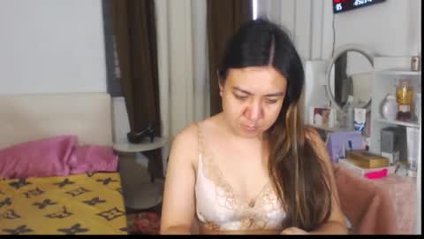 Snapshot of stellahugets chatting on 05-24-26, 04:39 Stella online show from 05-24-26, 04:39