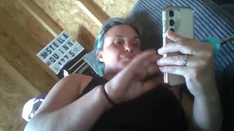 Stella online show from 12-17-25, 06:36