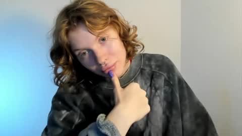 S T E L L A online show from 10-10-25, 08:35