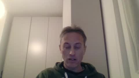 Snapshot of sten015 chatting on 12-21-24, 04:03 sten015 online show from 12-21-24, 04:03