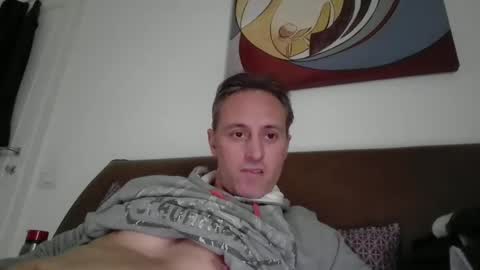 Snapshot of sten015 chatting on 01-15-25, 01:52 sten015 online show from 01-15-25, 01:52