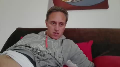 Snapshot of sten015 chatting on 10-07-25, 12:35 sten015 online show from 10-07-25, 12:35