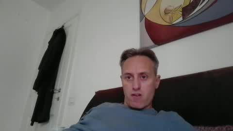 Snapshot of sten015 chatting on 10-21-25, 12:39 sten015 online show from 10-21-25, 12:39