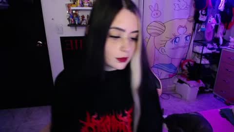Snapshot of stephani_rousso chatting on 06-17-26, 11:49 joha cosmo online show from 06-17-26, 11:49