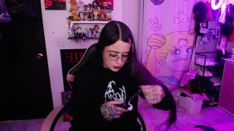 Snapshot of stephani_rousso chatting on 06-19-26, 12:15 joha cosmo online show from 06-19-26, 12:15