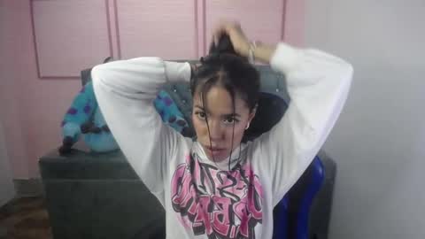 Stephania online show from 03-08-25, 10:54