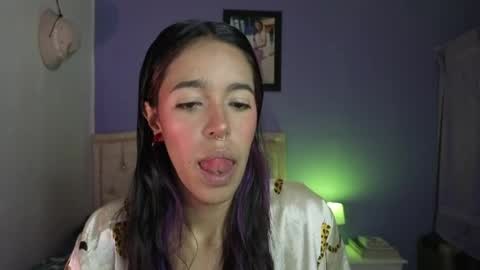 Stephania online show from 03-24-26, 05:40