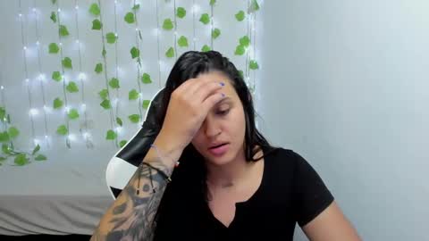 Snapshot of stephanie_ross_ chatting on 12-19-24, 12:34 Stephanie online show from 12-19-24, 12:34