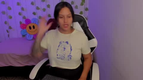 Snapshot of stephanie_ross_ chatting on 02-02-25, 11:53 Stephanie online show from 02-02-25, 11:53