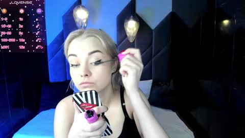 Snapshot of stephanie_sea chatting on 02-24-25, 02:04 Stephanie Sea online show from 02-24-25, 02:04