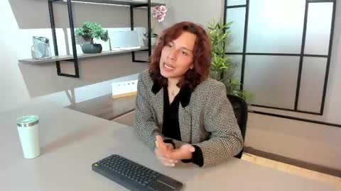 Snapshot of stephanrusso chatting on 05-25-26, 07:31 Stephan online show from 05-25-26, 07:31