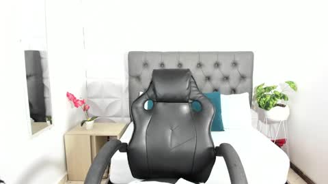 Snapshot of stephanya_ chatting on 02-05-25, 12:06 S T E P H A N Y A online show from 02-05-25, 12:06