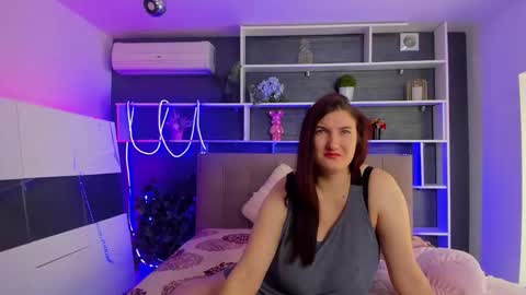 Snapshot of stephierousee chatting on 02-05-26, 06:40 Stephie online show from 02-05-26, 06:40