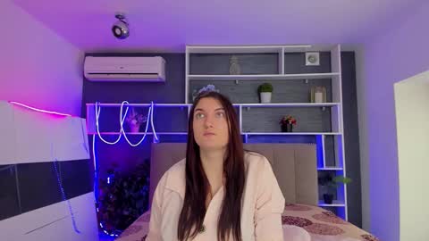 Snapshot of stephierousee chatting on 02-09-26, 06:39 Stephie online show from 02-09-26, 06:39