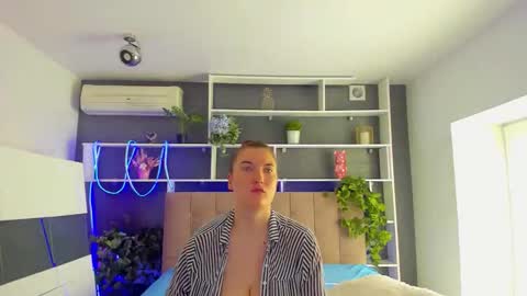 Snapshot of stephierousee chatting on 02-23-26, 06:22 Stephie online show from 02-23-26, 06:22