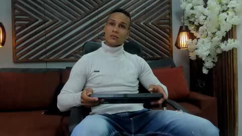 Snapshot of sterling_magnus chatting on 02-14-26, 07:32 online show from 02-14-26, 07:32