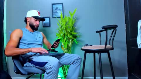 Snapshot of stev_velez chatting on 10-17-25, 11:57 Steve online show from 10-17-25, 11:57