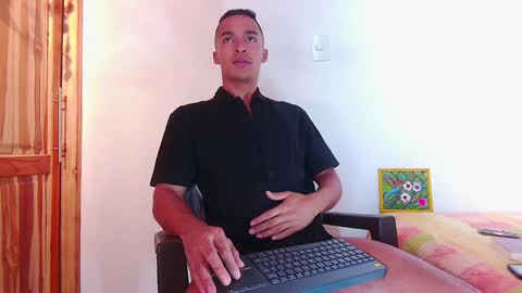 Snapshot of steven_modelo69 chatting on 02-02-25, 10:39 steven_modelo69 online show from 02-02-25, 10:39