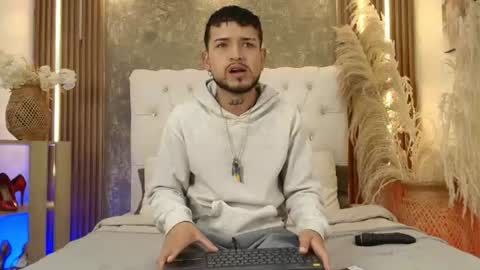 Snapshot of steven_skiing chatting on 07-05-26, 03:45 STEVEN online show from 07-05-26, 03:45