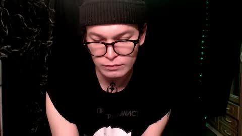 Snapshot of stevenspirs chatting on 11-21-25, 01:59 Steve online show from 11-21-25, 01:59