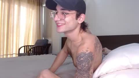 Alex   online show from 02-05-25, 01:37