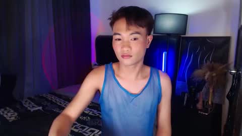 Snapshot of stevetwinktop chatting on 10-13-25, 06:35 STEVE online show from 10-13-25, 06:35