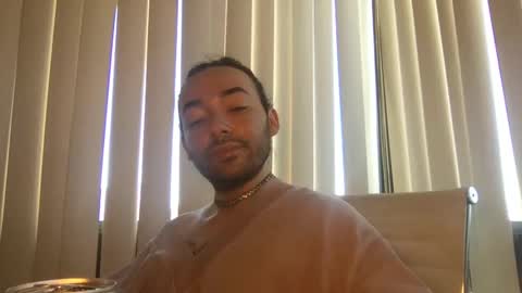 Snapshot of stevey_94 chatting on 10-06-25, 07:11 gay tease online show from 10-06-25, 07:11