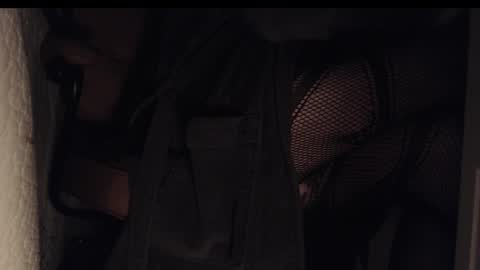 Snapshot of steviehello chatting on 02-14-25, 10:58 Skye online show from 02-14-25, 10:58