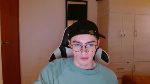 Snapshot of stiv_grant chatting on 01-18-25, 12:04 stiv_grant online show from 01-18-25, 12:04