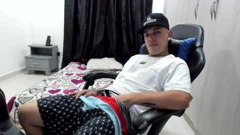 Snapshot of stiven_fox33 chatting on 11-18-25, 02:28 stiven_fox33 online show from 11-18-25, 02:28