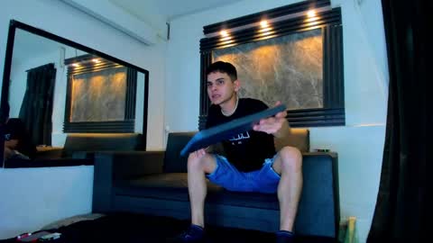 friends online show from 09-28-25, 03:56