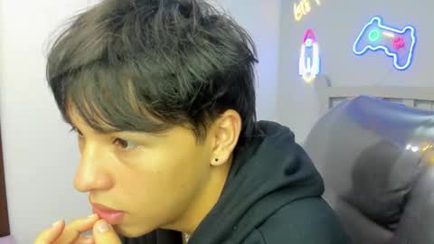 Stiwen online show from 10-03-25, 01:08