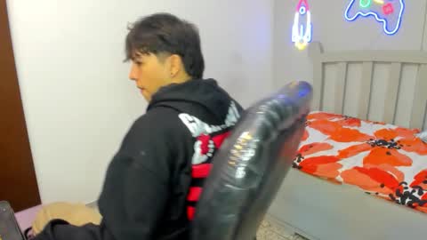 Stiwen online show from 10-22-25, 02:17