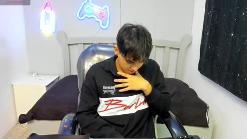 Stiwen online show from 11-15-25, 02:02