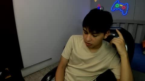 Stiwen online show from 11-26-25, 01:01