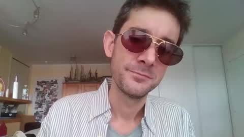 Snapshot of stmnog9477 chatting on 10-22-25, 12:27 Julien9477 online show from 10-22-25, 12:27