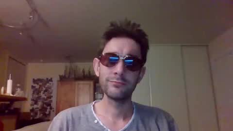 Snapshot of stmnog9477 chatting on 10-25-25, 08:14 Julien9477 online show from 10-25-25, 08:14