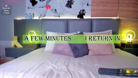 Snapshot of stone_lee_ chatting on 10-24-25, 07:16 Stone Lee online show from 10-24-25, 07:16