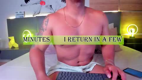 Snapshot of stone_lee_ chatting on 10-28-25, 09:57 Stone Lee online show from 10-28-25, 09:57