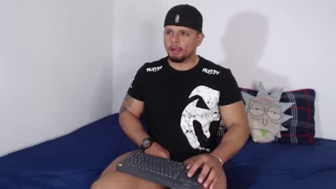 Snapshot of stone_lee_ chatting on 11-08-25, 07:19 Stone Lee online show from 11-08-25, 07:19