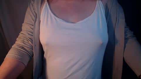 Snapshot of stonenipple chatting on 05-13-26, 07:50 stonenipple online show from 05-13-26, 07:50