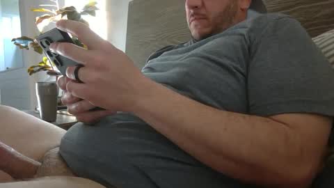 Snapshot of str8neighbordad chatting on 02-26-25, 04:56 Masked man online show from 02-26-25, 04:56