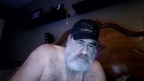 Snapshot of straightbear4you chatting on 05-20-26, 09:04 Straightbear4you online show from 05-20-26, 09:04