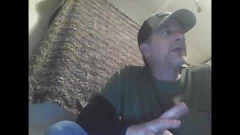 Snapshot of straightmaletouse chatting on 04-28-26, 04:39 straightmaletouse online show from 04-28-26, 04:39