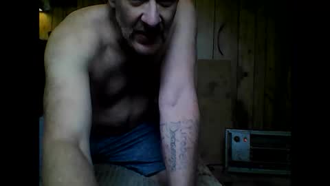 Snapshot of straightmaletouse chatting on 05-21-26, 11:12 straightmaletouse online show from 05-21-26, 11:12