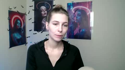 Amalia online show from 10-23-25, 06:23